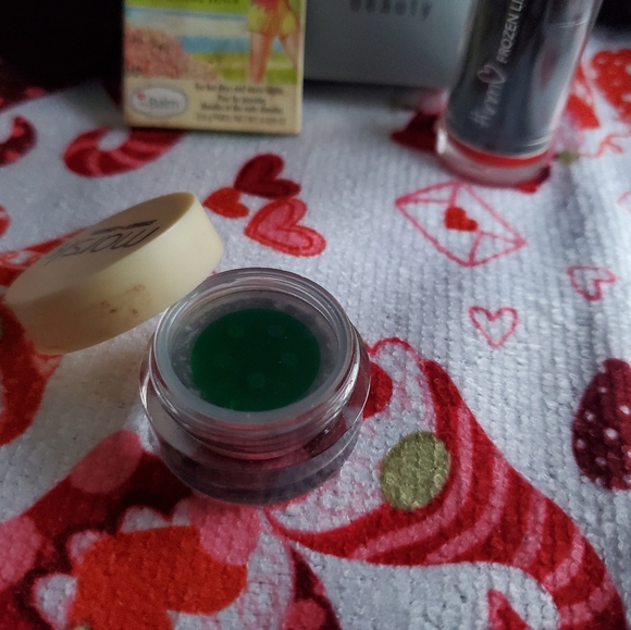 Makeup Bundle - Picture 7 of 9